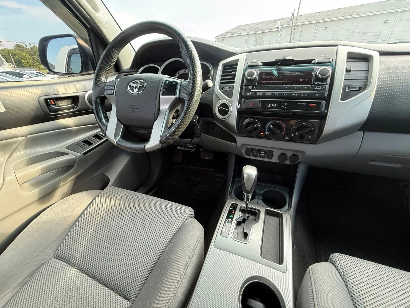 Used 2012 White Toyota Base image 3