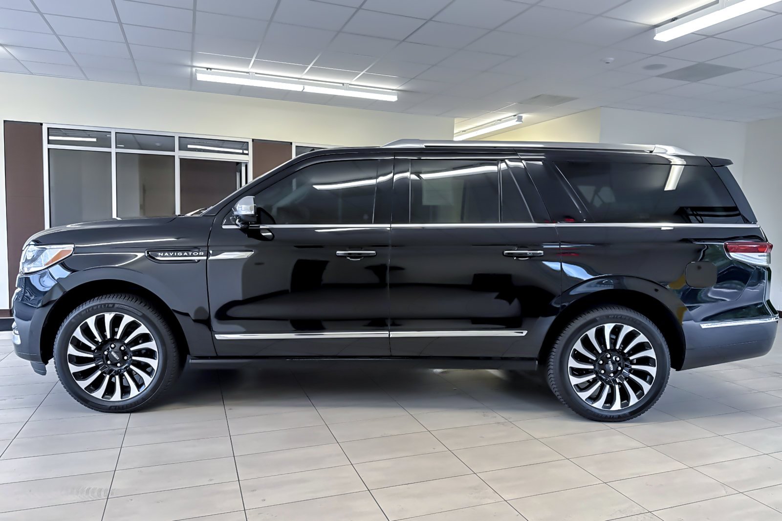 Certified Used 2024 Black Metallic Lincoln Black Label image 7