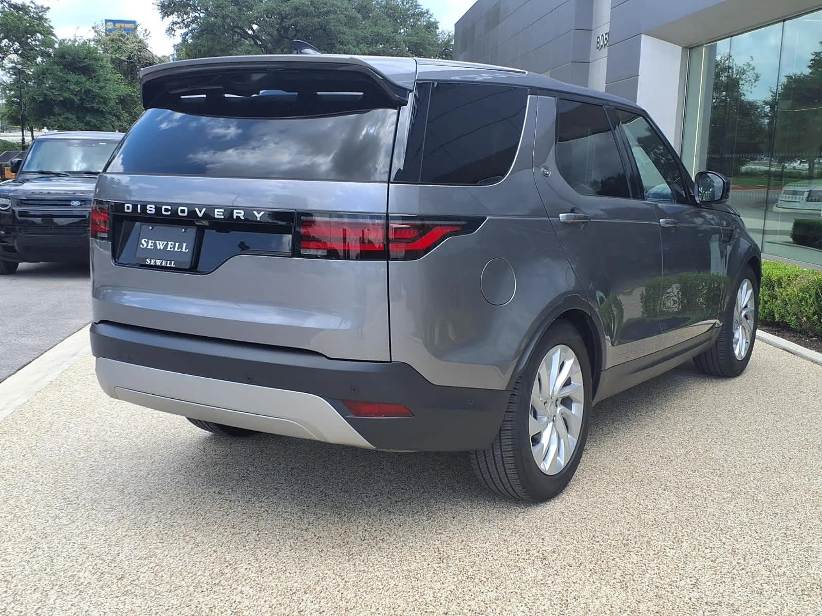 Used 2025 Eiger Grey Metallic Land Rover S image 6