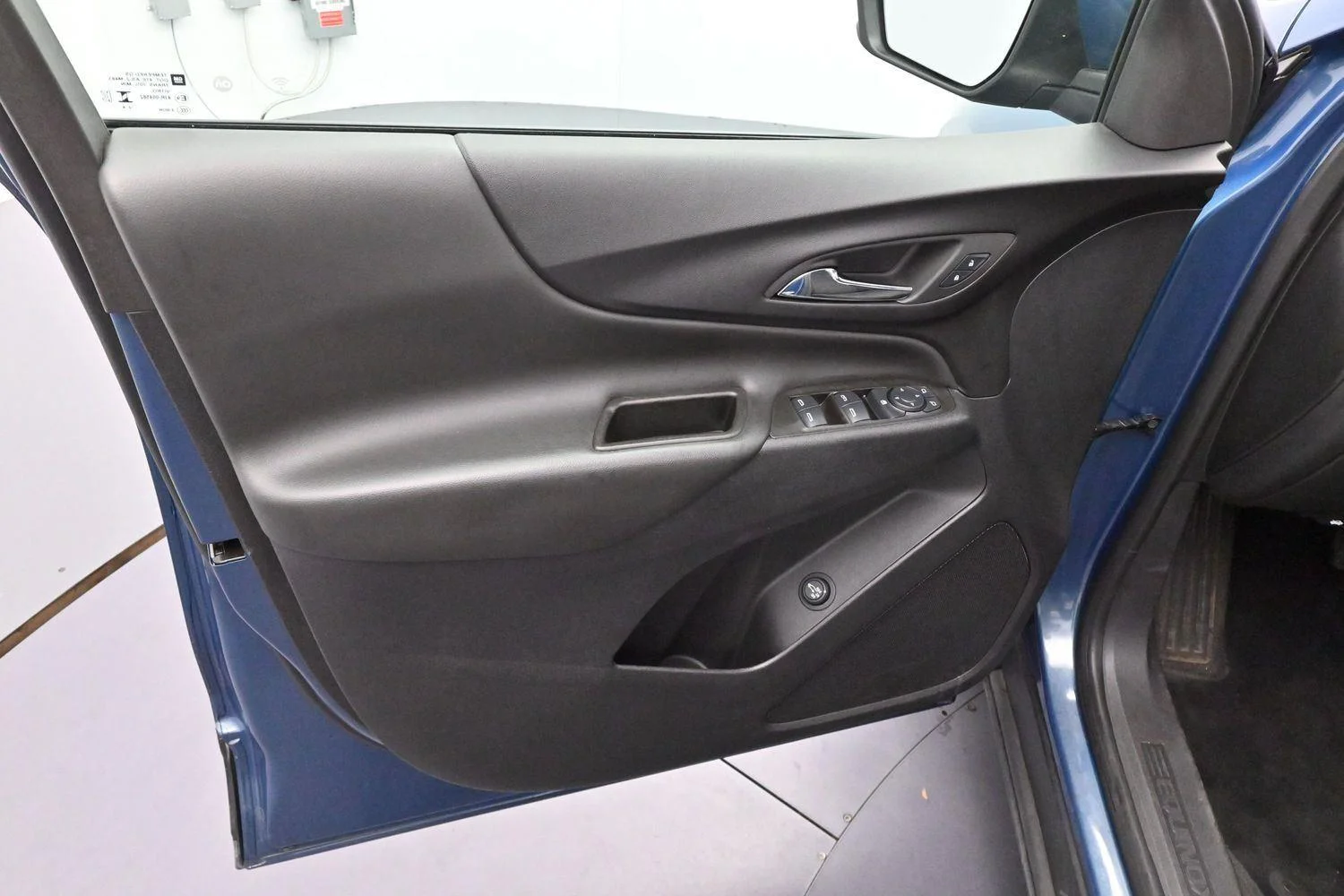 Used 2024 Lakeshore Blue Metallic Chevrolet LT image 9