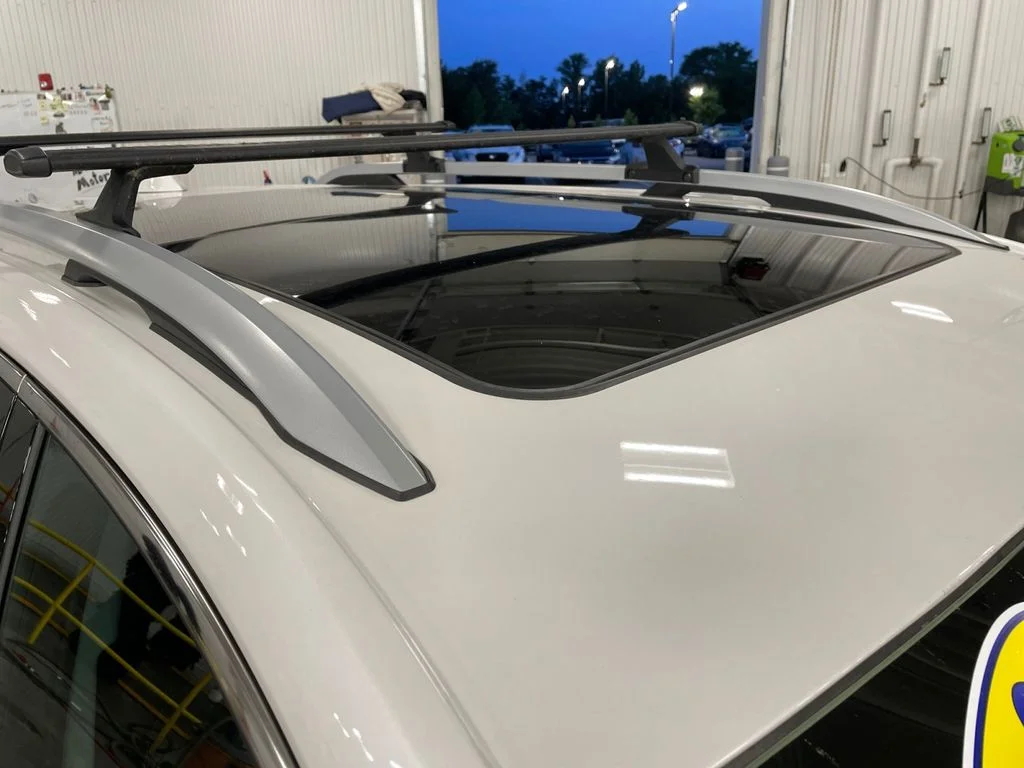 Used 2022 White Frost GMC SLT image 17