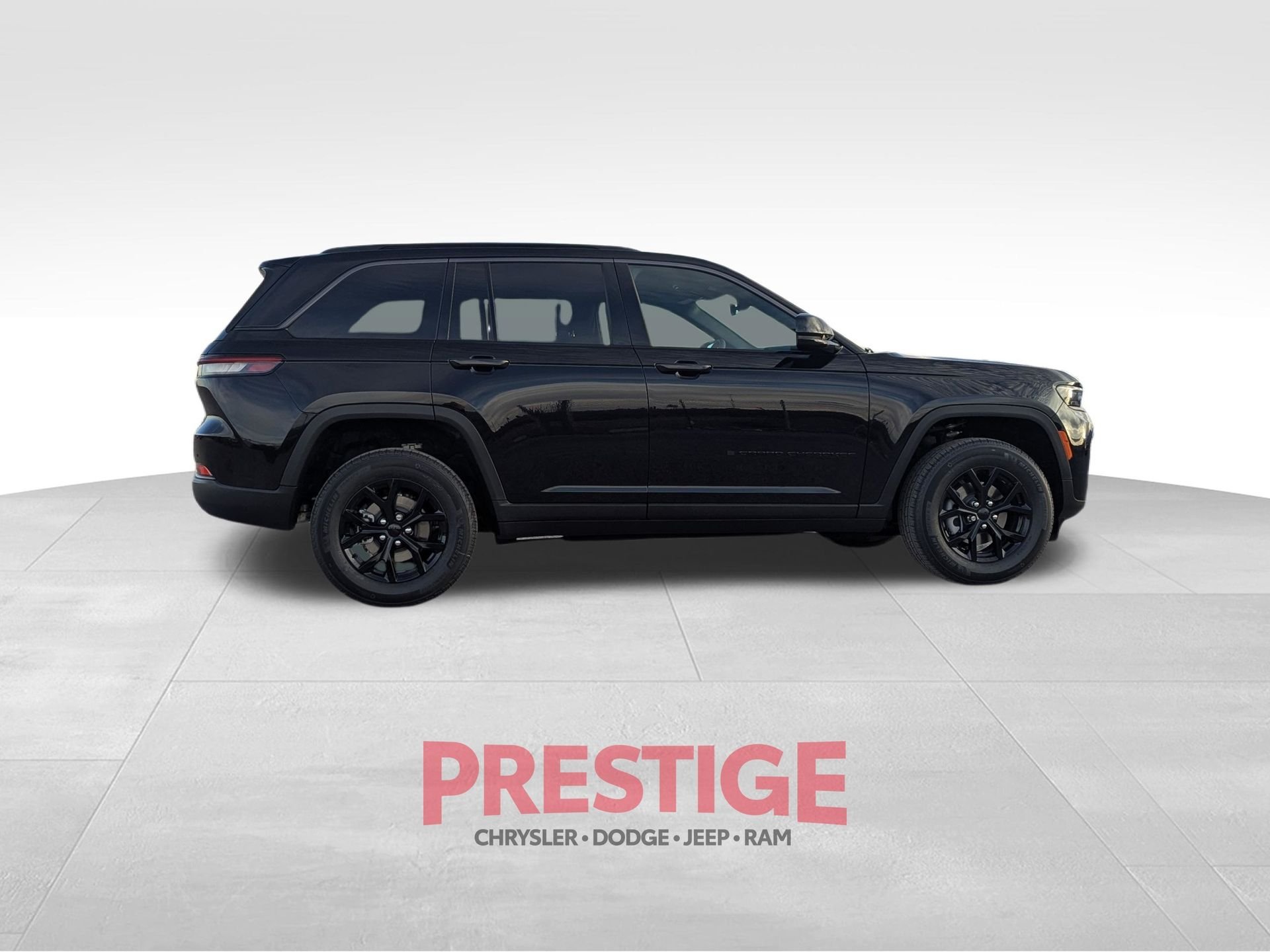New 2026 Diamond Black Crystal Pearl-Coat Exterior Paint Jeep Altitude image 4
