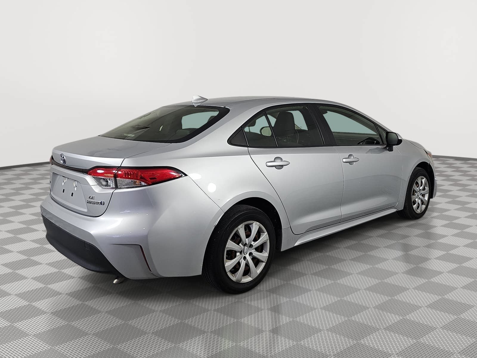 Used 2023 Silver Toyota LE image 6