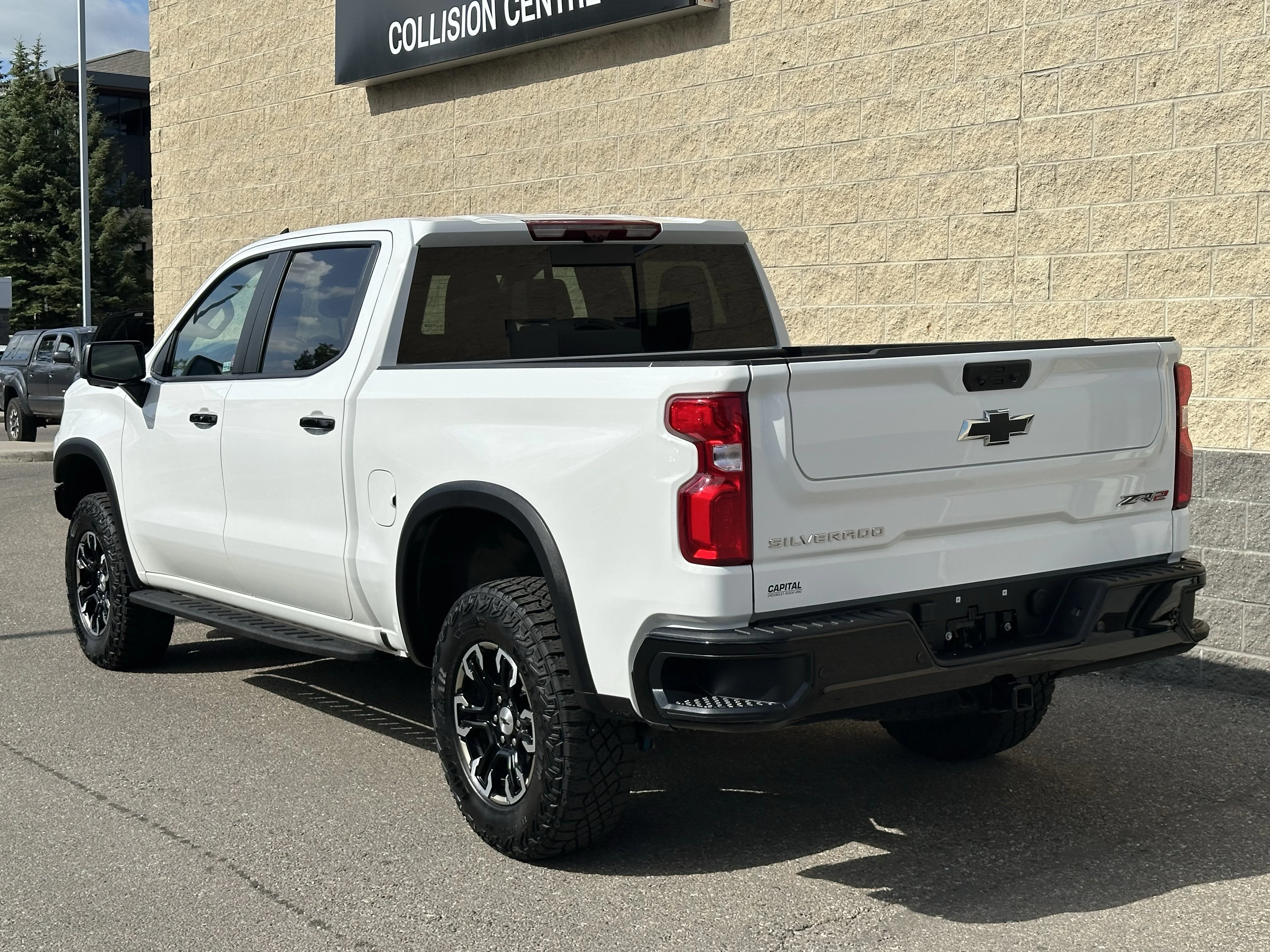 Certified Used 2025  Chevrolet ZR2 image 4