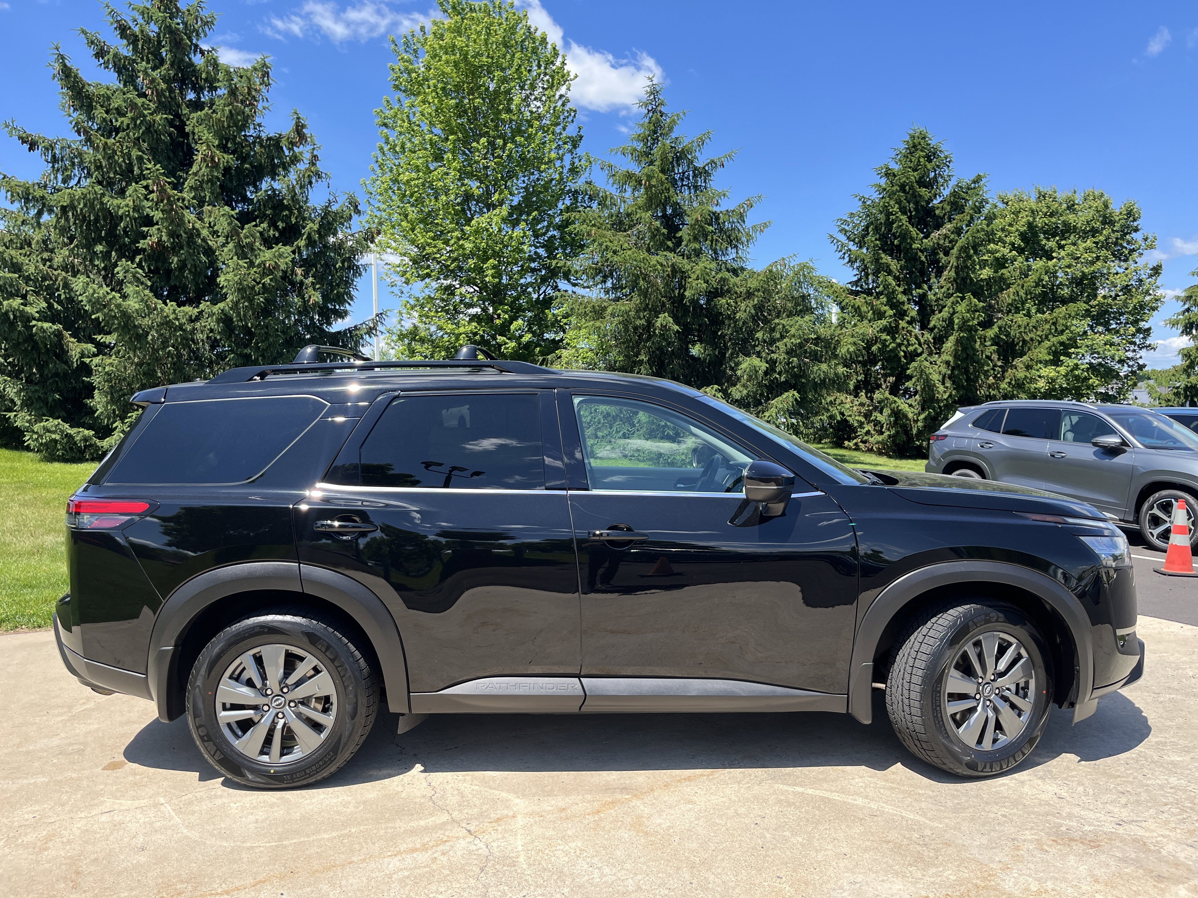 Used 2022 Super Black Nissan SV image 12