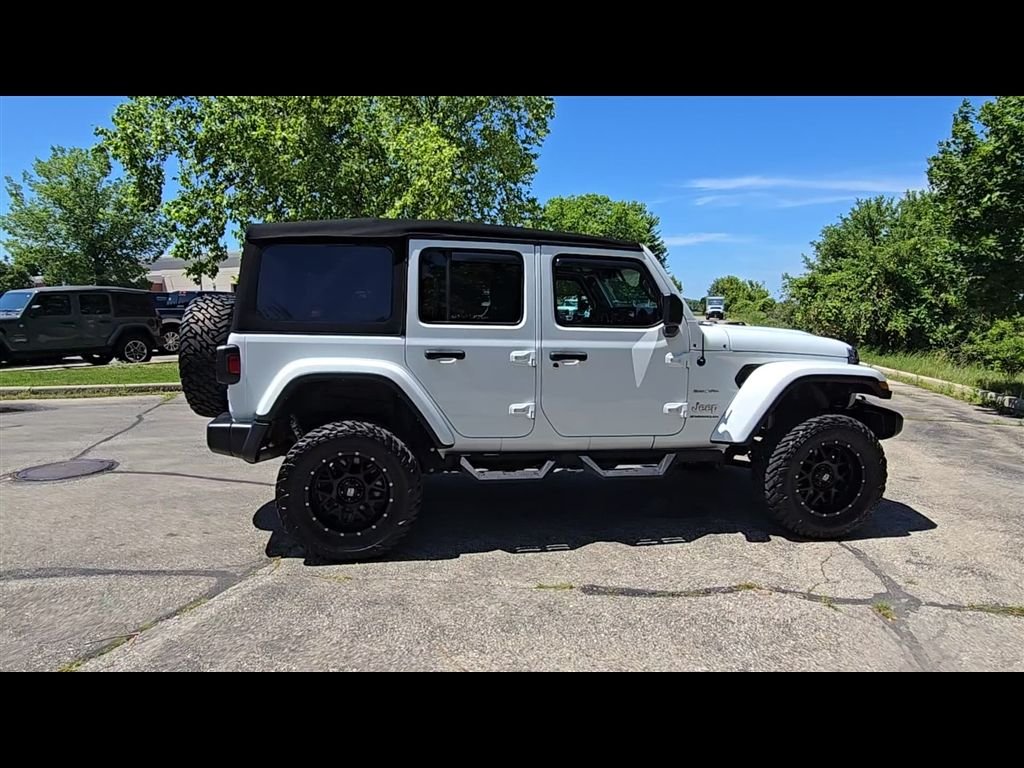 Used 2023 White Jeep Sahara image 8