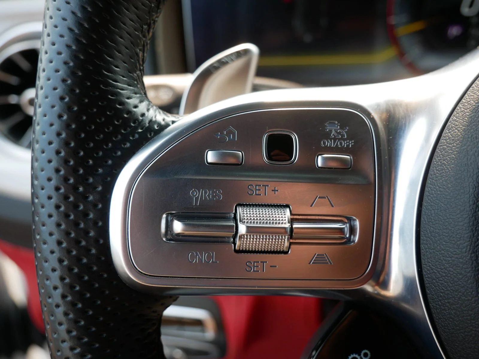 Used 2021 White Mercedes-Benz 4MATIC® image 38