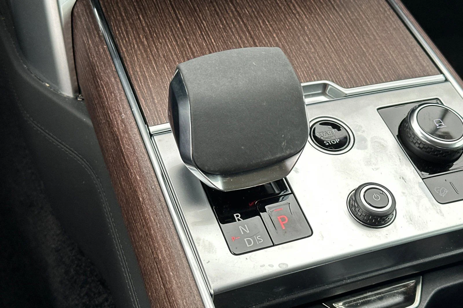Used 2023 Blue Land Rover SE image 27