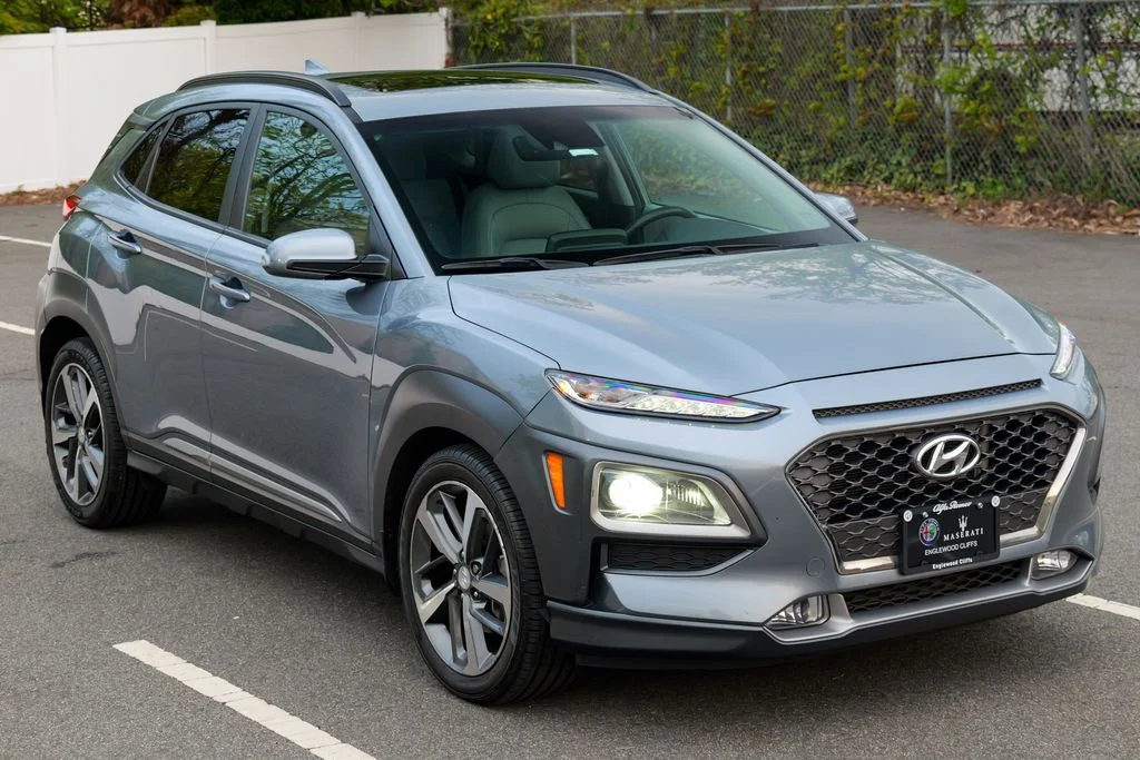 Used 2019 Sonic Silver Hyundai Limited image 9