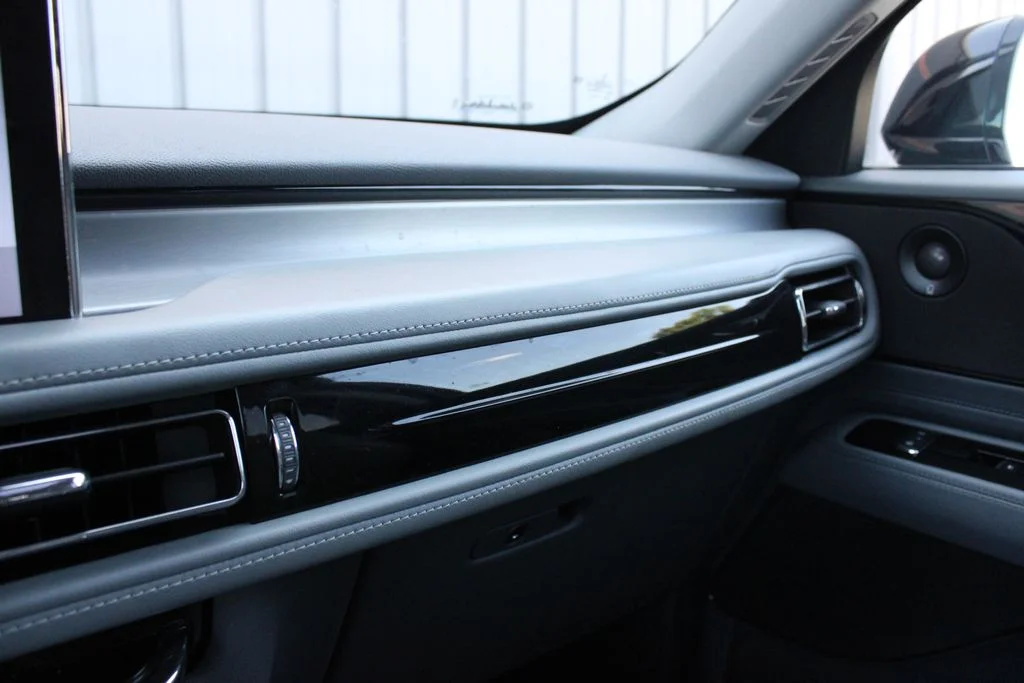 Used 2020 Gray Lincoln Reserve image 21