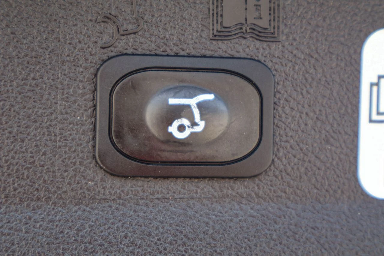 Used 2018 Magnetic Ford Titanium image 37