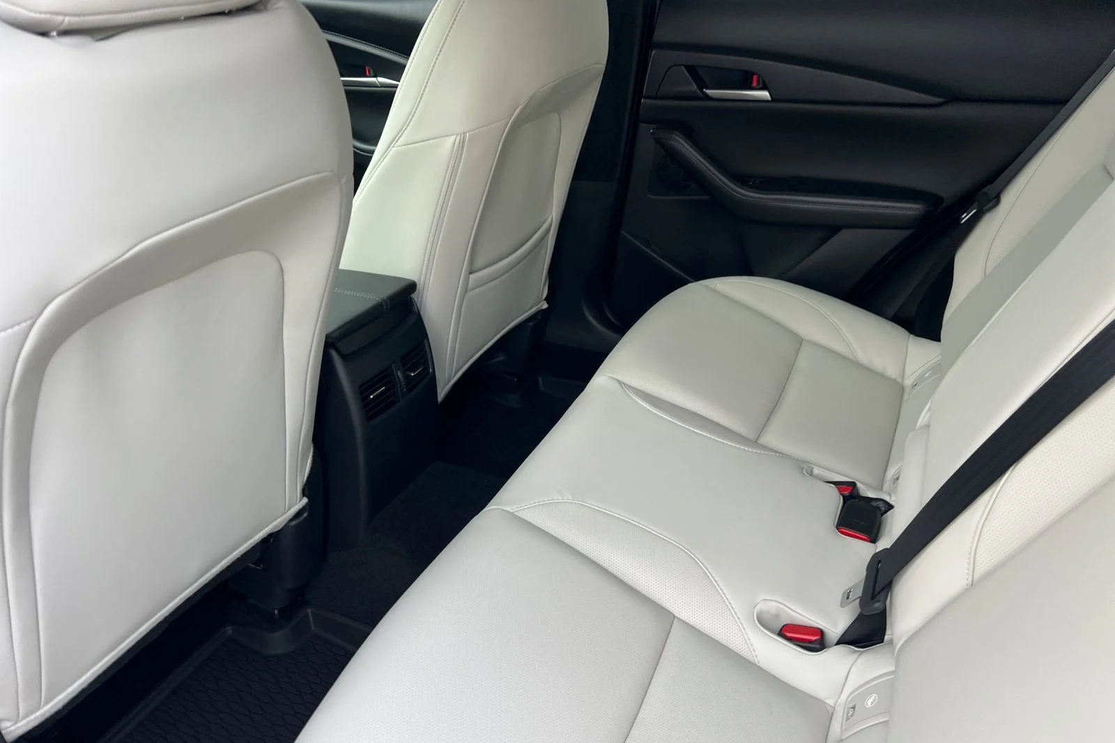 2026 Mazda CX-30 Premium - Photo 9