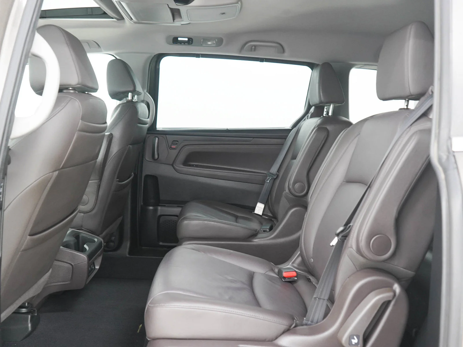 Used 2018 Pacific Pewter Metallic Honda Touring Auto image 17