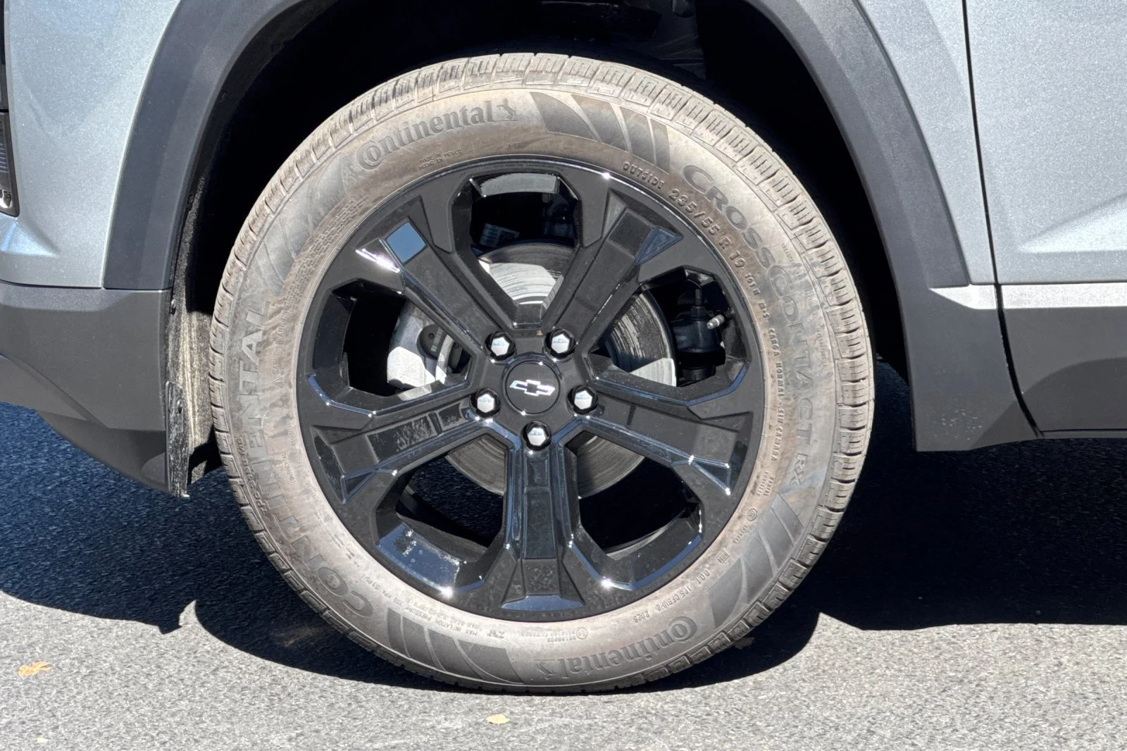 New 2027 Sterling Gray Metallic Chevrolet LT image 25