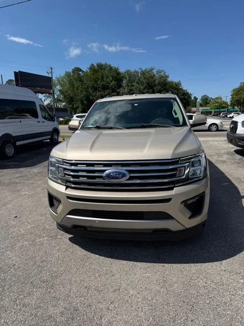 Used 2018 Gold Ford XLT image 1