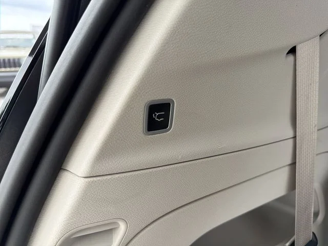 Used 2018 Black Chrysler Touring Plus image 11