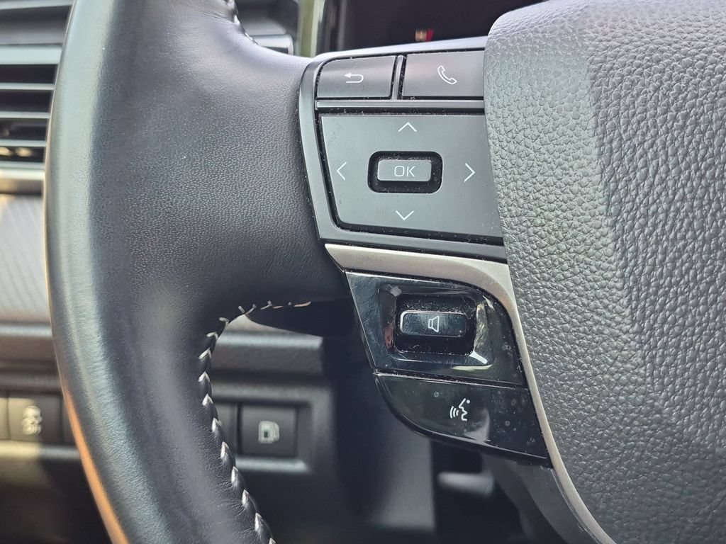 Used 2025  Toyota SE image 27