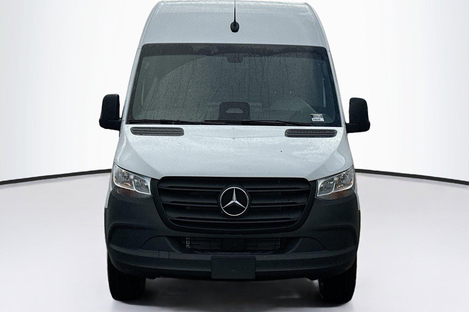 New 2026 Arctic White Mercedes-Benz  image 2