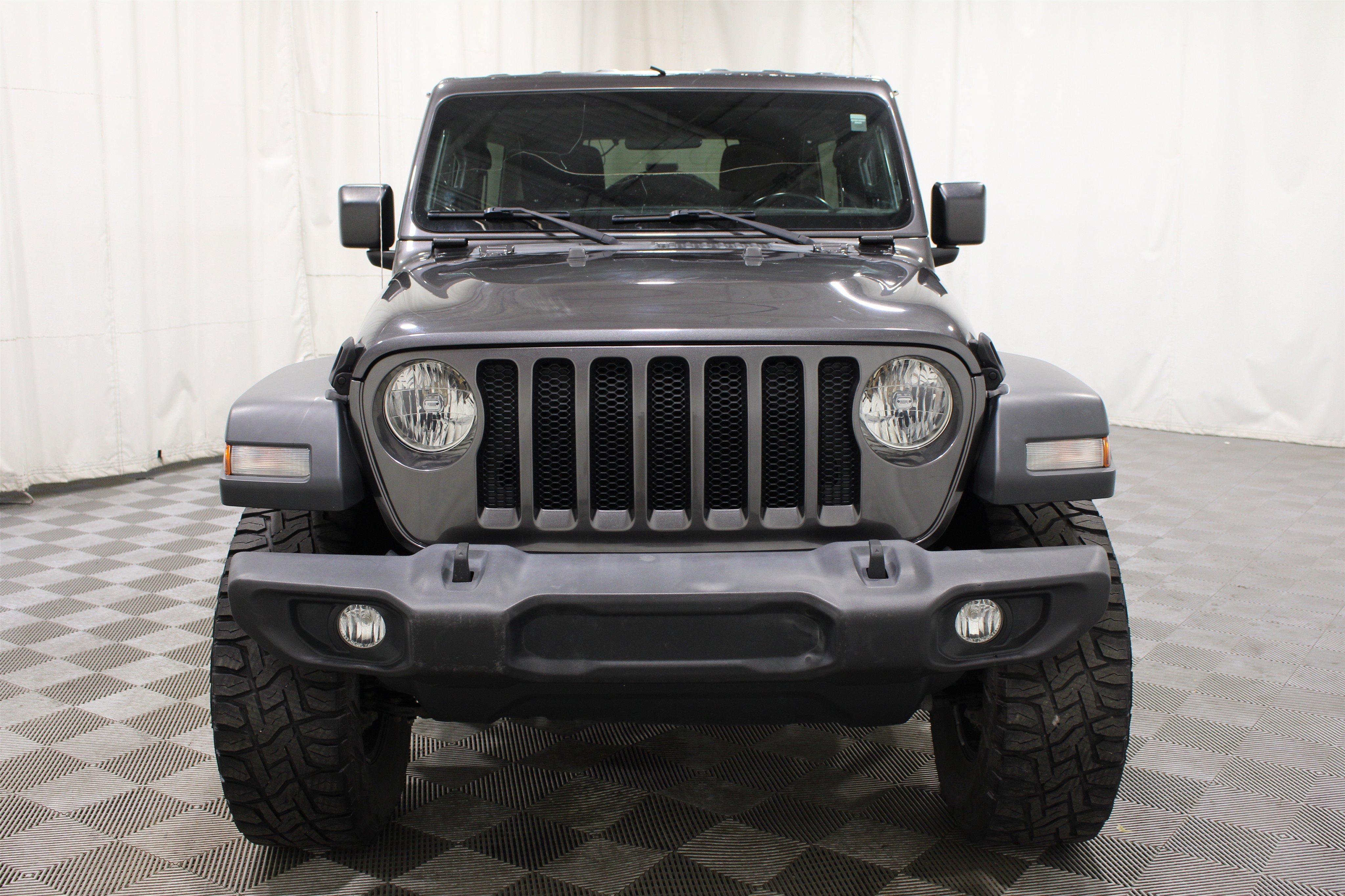 Used 2018 Granite Crystal Metallic Clearcoat Jeep Sport S image 33