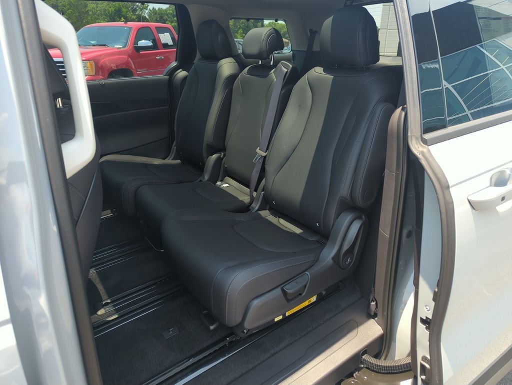New 2026 Ceramic Silver Kia SX image 29