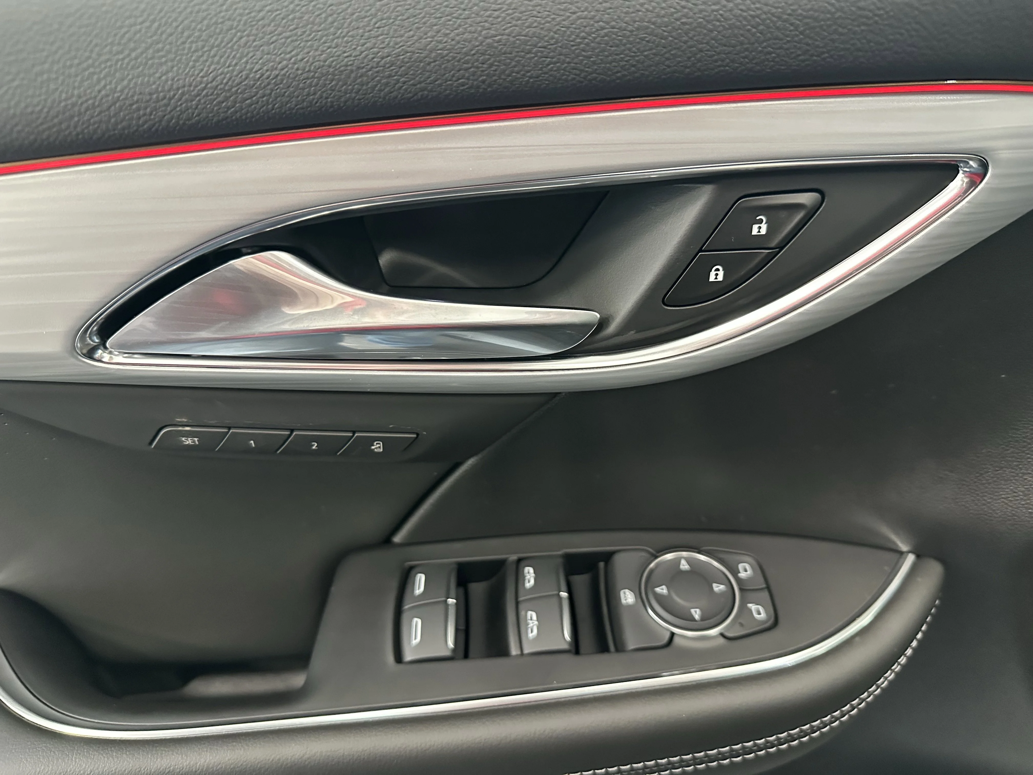 New 2026 Iridescent White Tricoat Buick Avenir image 7
