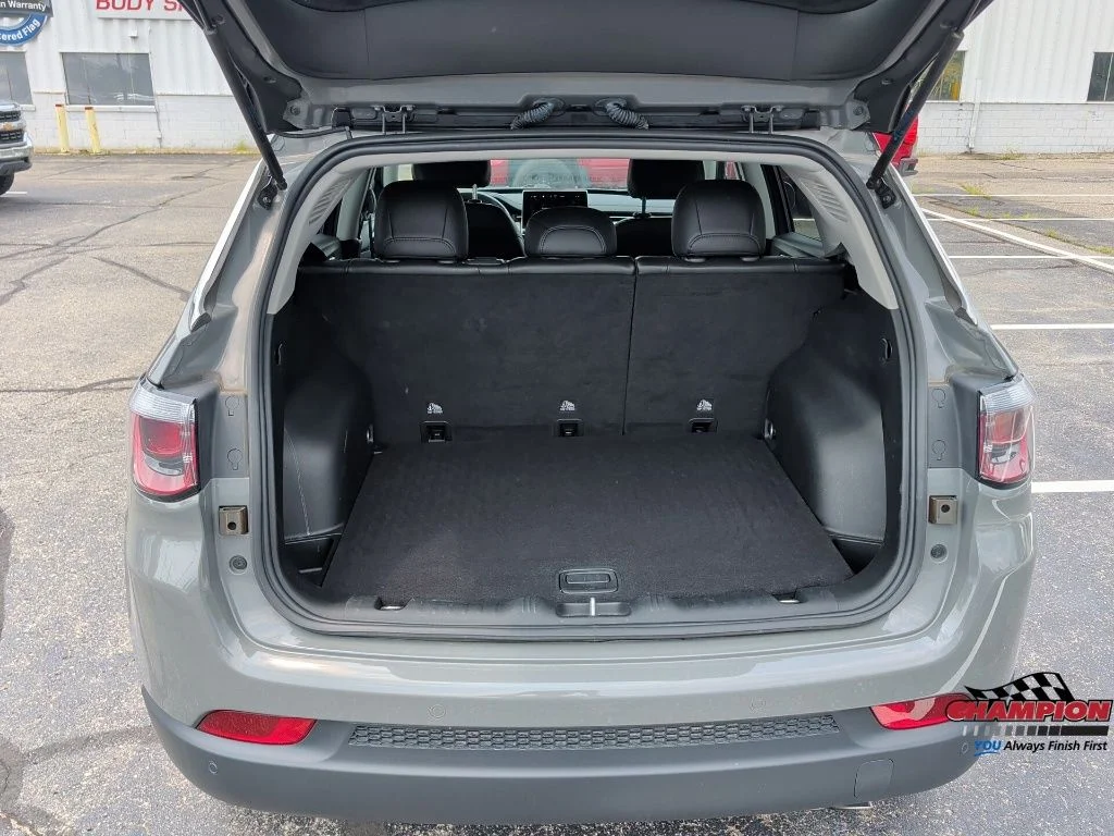 Used 2022 Gray Jeep Limited image 10