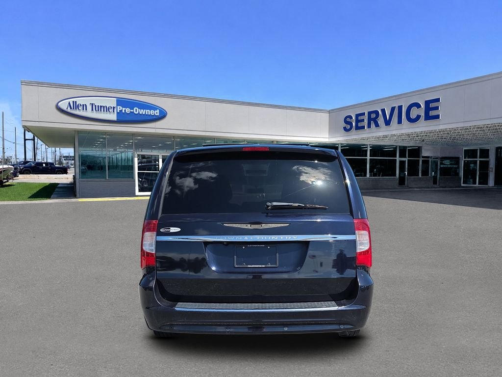 2011 Chrysler Town & Country Touring - Photo 7