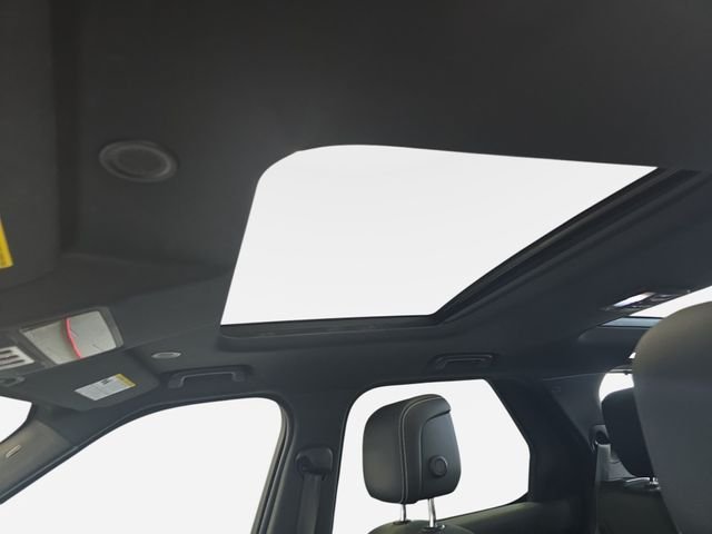 Certified Used 2025 White Land Rover S image 33