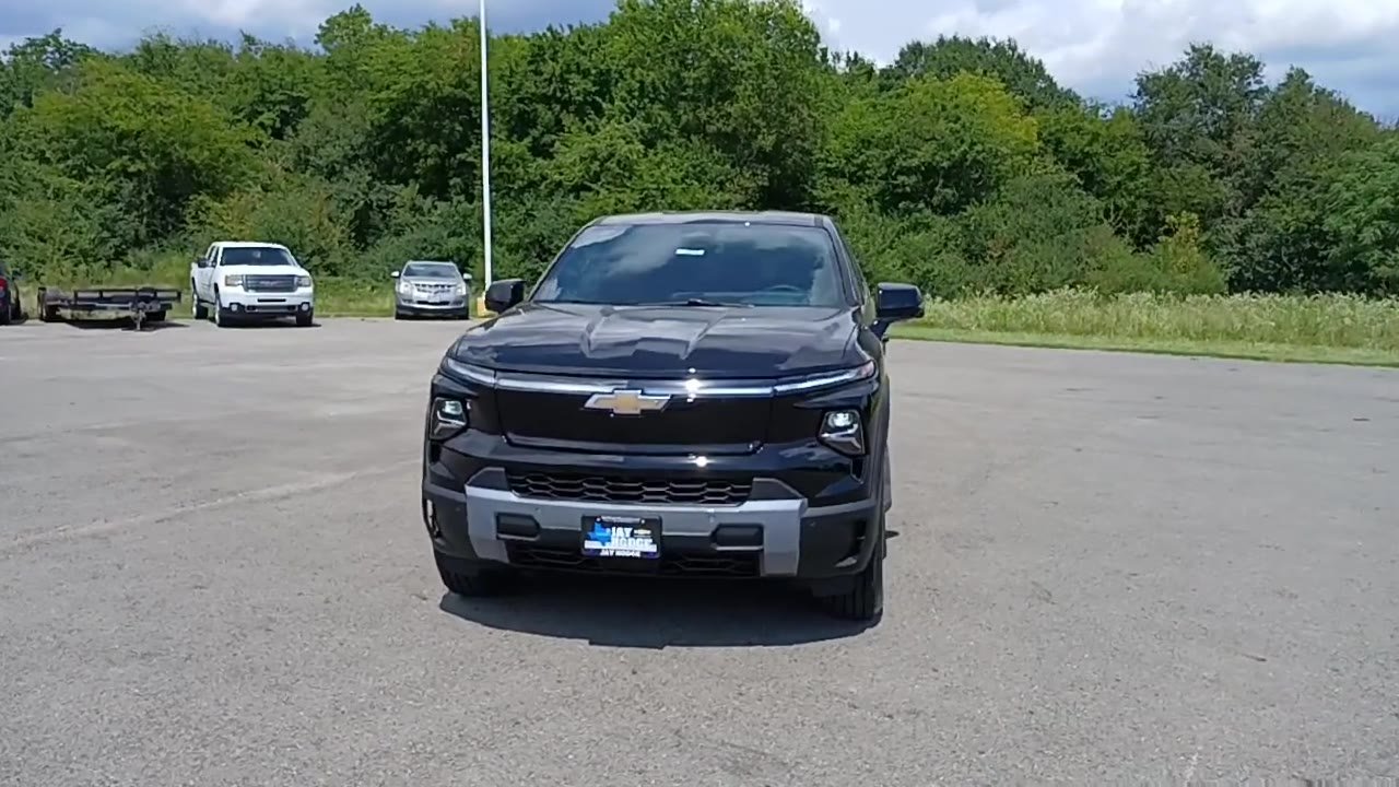 2026 Chevrolet Silverado EV LT - Photo 39