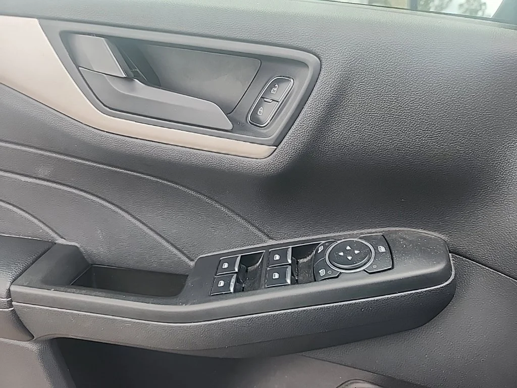 Used 2022 White Ford SE image 24