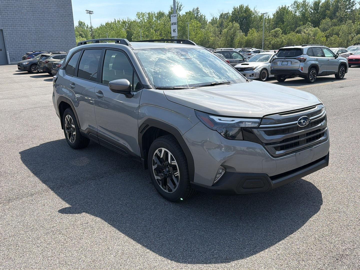 Used 2025 River Rock Pearl Subaru Premium image 2