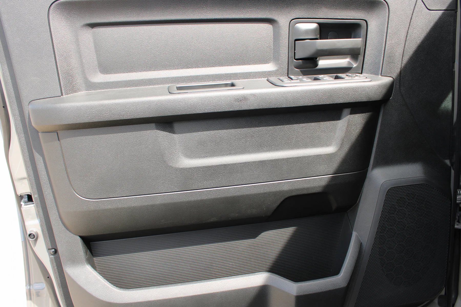 New 2026 Ceramic Gray Clear-Coat Exterior Paint RAM Black Express Crew Cab 4x4 image 13