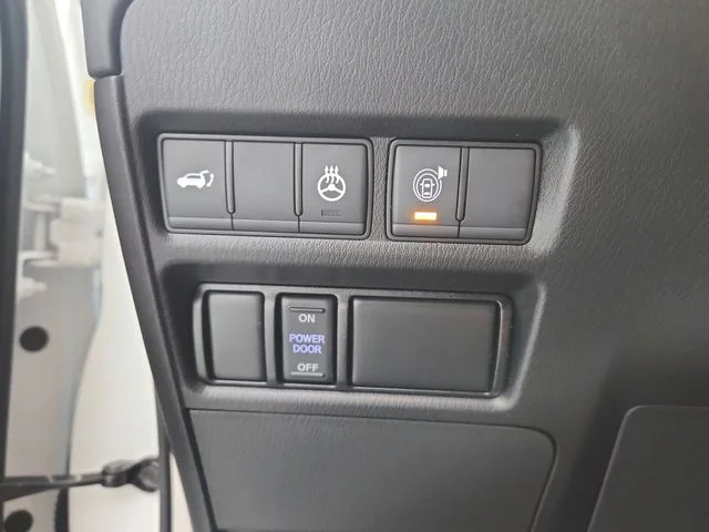 Used 2024 White Nissan Platinum image 36