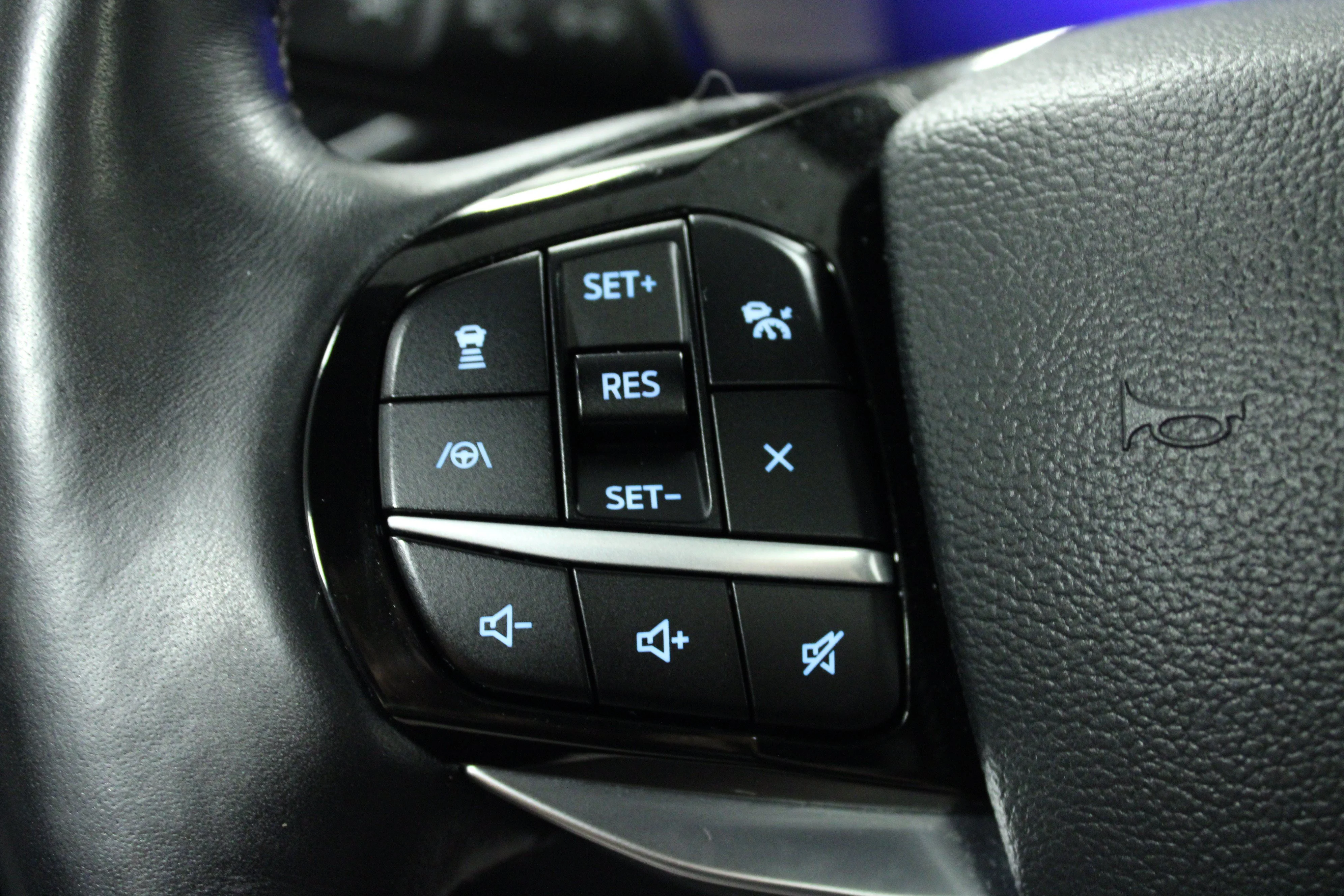 Used 2022 Blue Metallic Ford Platinum image 21