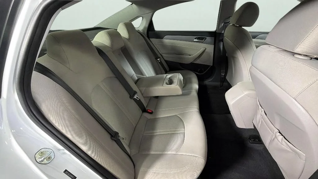 Used 2018 White Hyundai SEL image 29