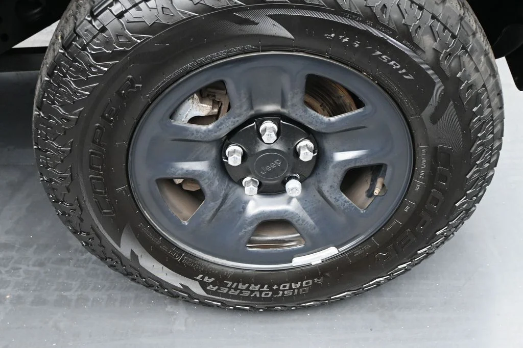 Used 2022 Black Jeep Unlimited Sport image 10