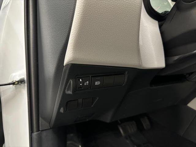 Certified Used 2022 Wind Chill Pearl Toyota L image 20