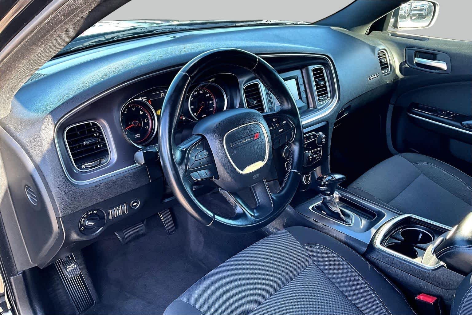 Used 2017 Pitch Black Clearcoat Dodge SE image 18