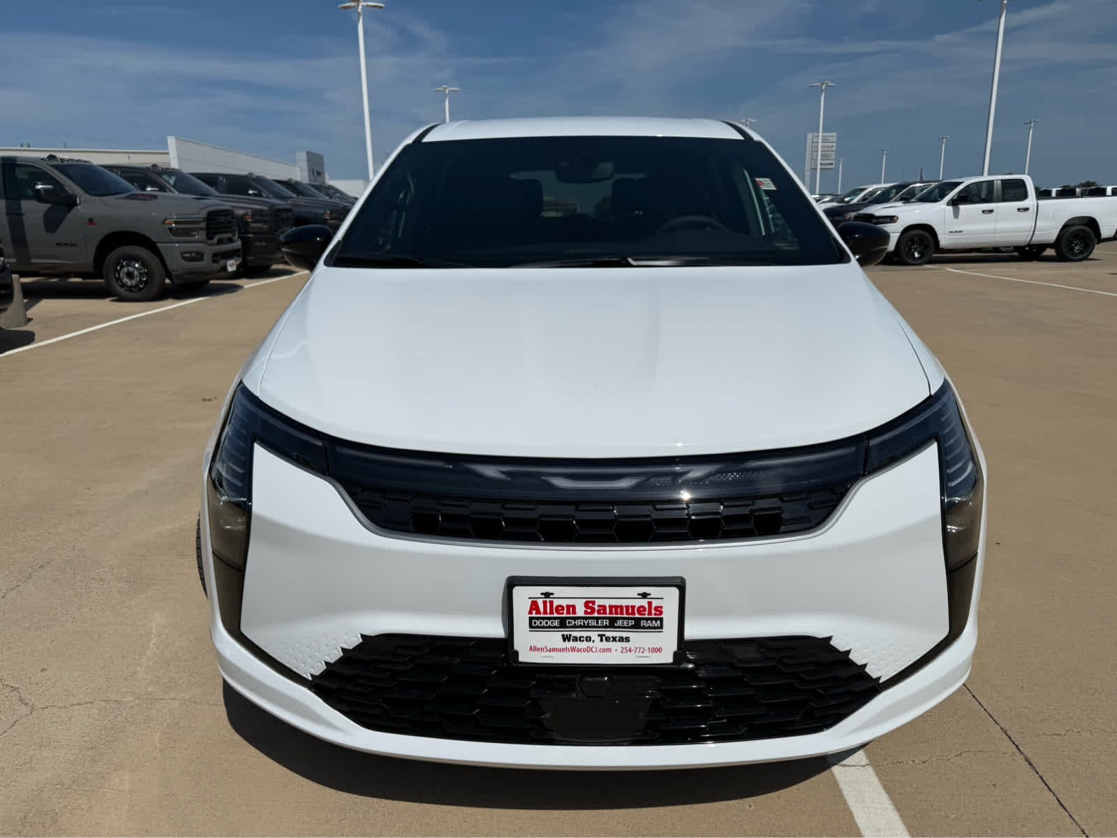 New 2027 Bright White Clearcoat Chrysler Select image 3