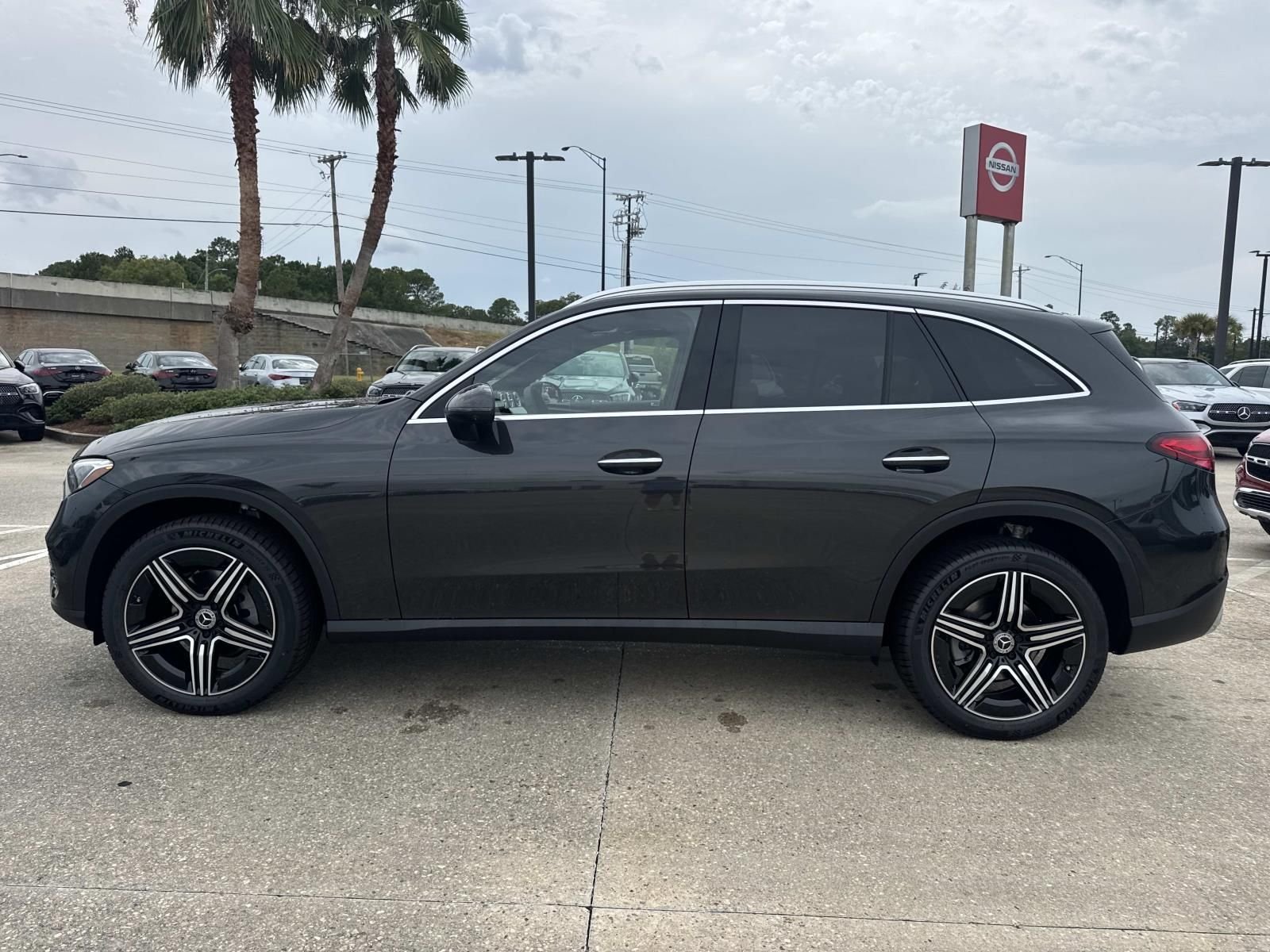 New 2027 Gray Mercedes-Benz GLC 300 image 7