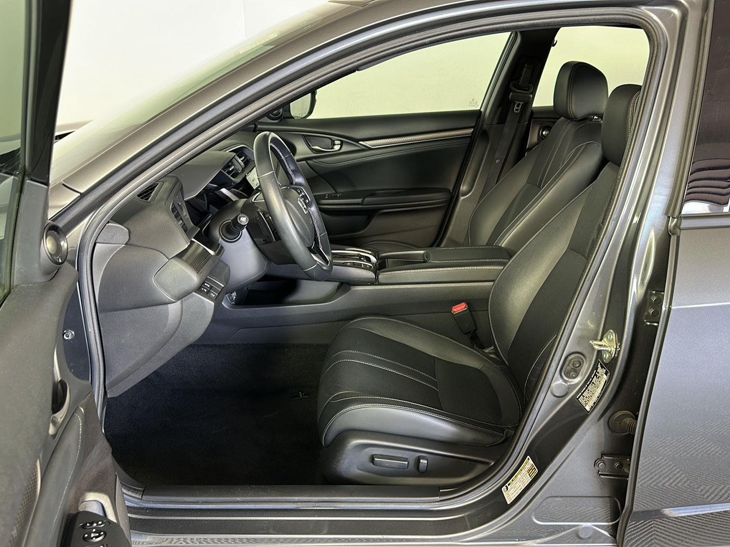 Used 2019 Polished Metal Metallic Honda Sport Touring image 5