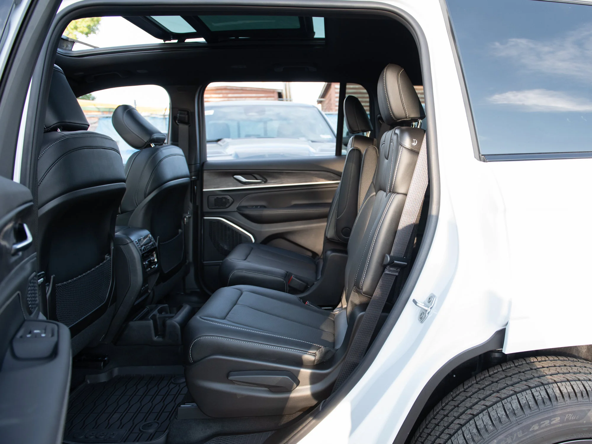 New 2026 White Jeep Limited Reserve* image 24