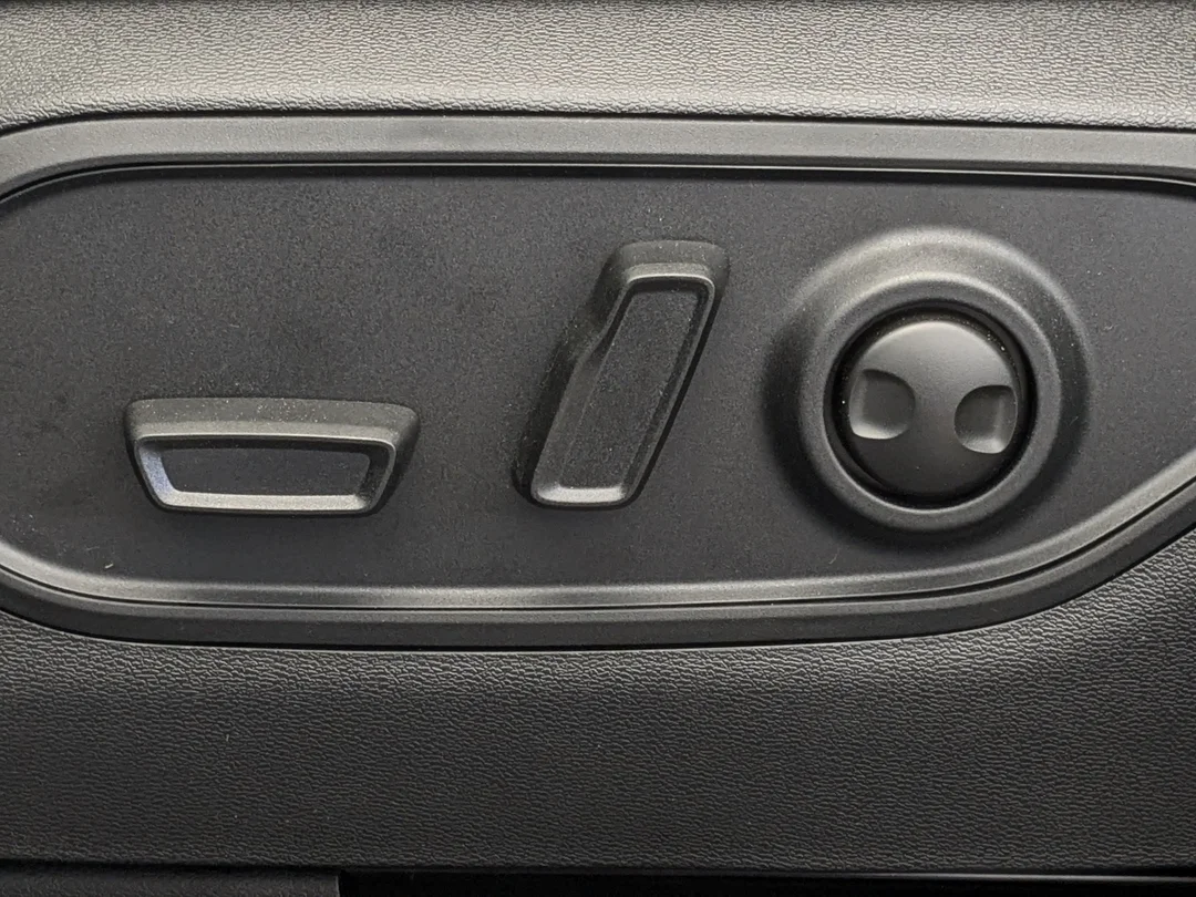 New 2026 Grey Jeep Limited - - 4x4 - Hybrid - Preferred Package 23G - Pano Sunroof & More! image 14