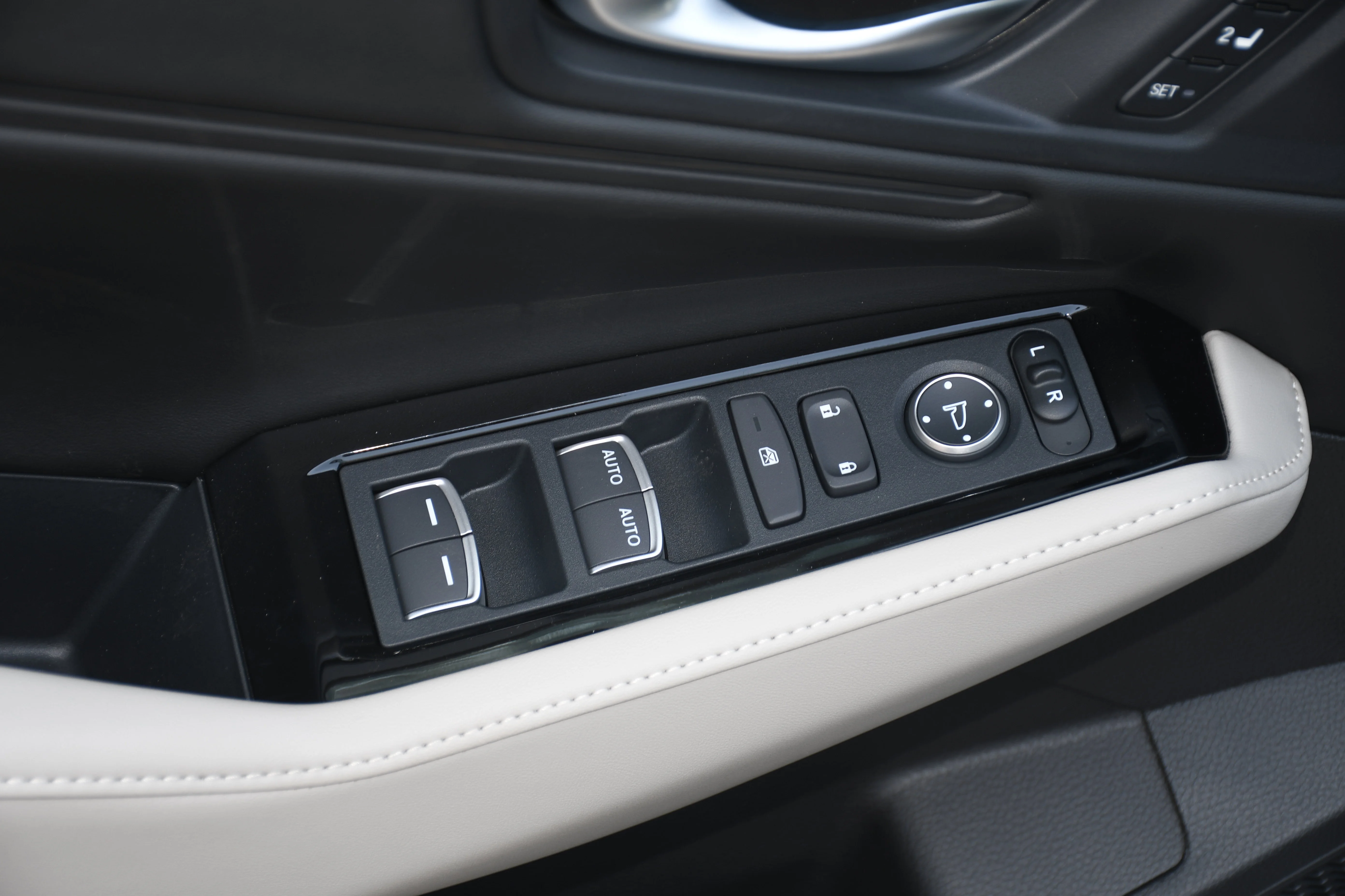 New 2026 Platinum White Pearl Honda Touring image 6