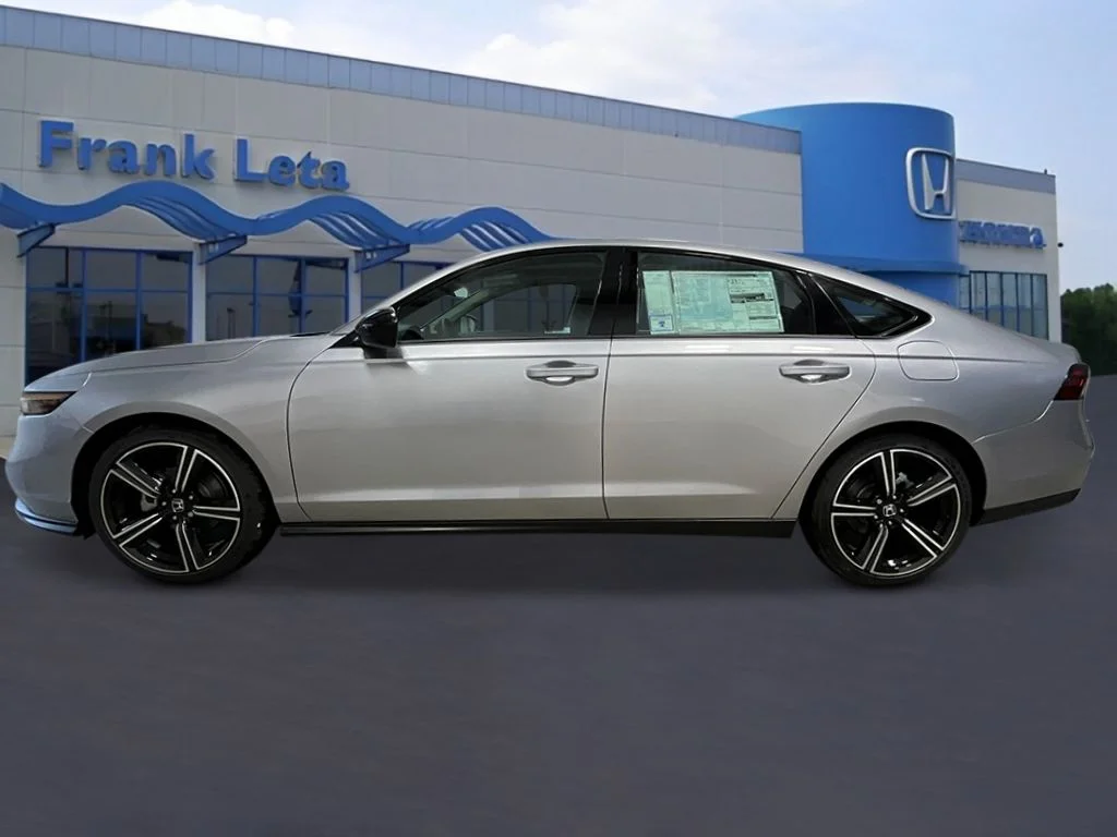 New 2026 Solar Silver Metallic Honda SE image 2