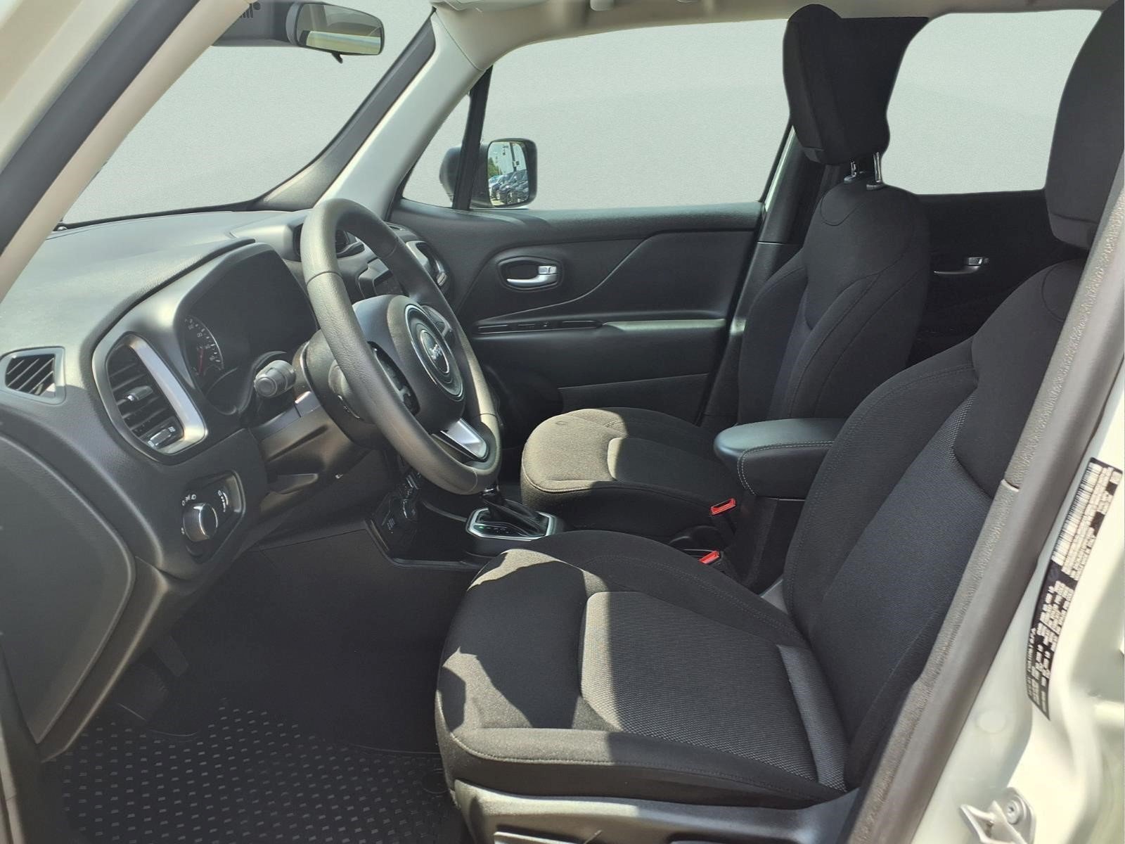 Used 2023 Alpine White Clearcoat Jeep Latitude image 12