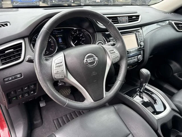 Used 2015 Red Nissan SL image 2