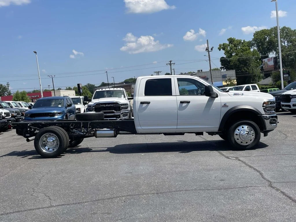 New 2026 Bright White Clearcoat RAM Tradesman image 9
