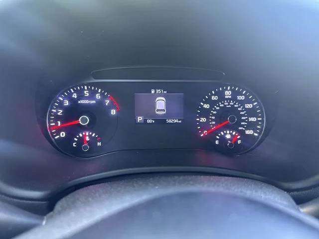 Used 2022 White Kia LX image 18