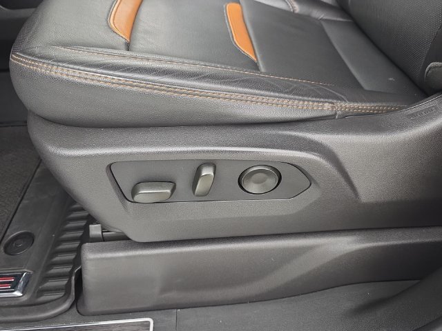 Used 2024 Summit White GMC AT4 image 30